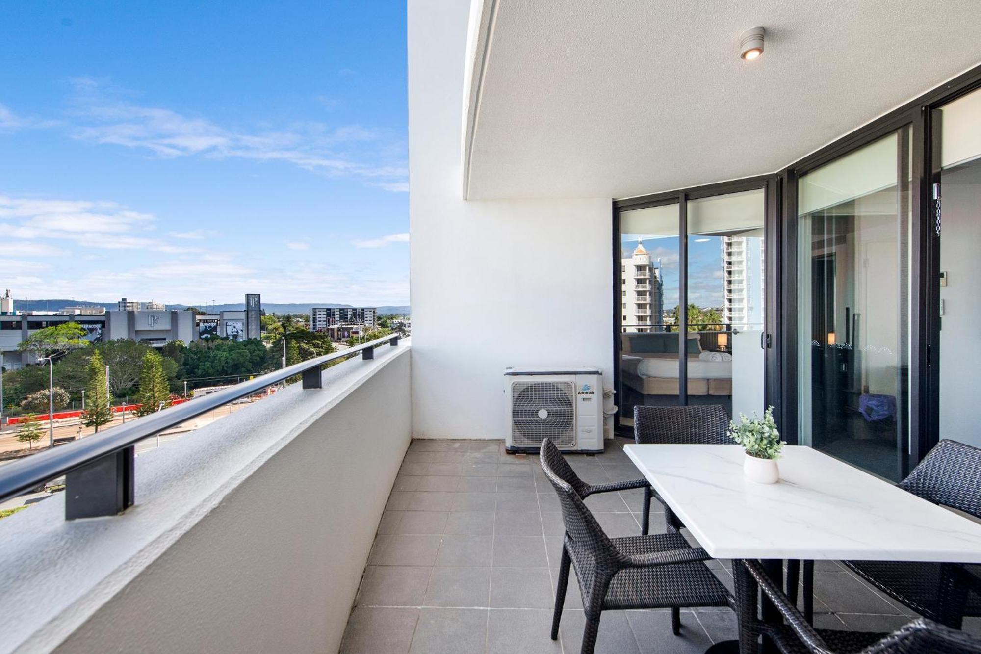Sierra Grand Broadbeach - Self Contained & Privately Managed Apartments Голд-Кост Екстер'єр фото